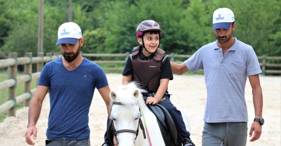 Atlı Eğitim Merkezi İle Hayvan Sevgisi Aşılanıyor