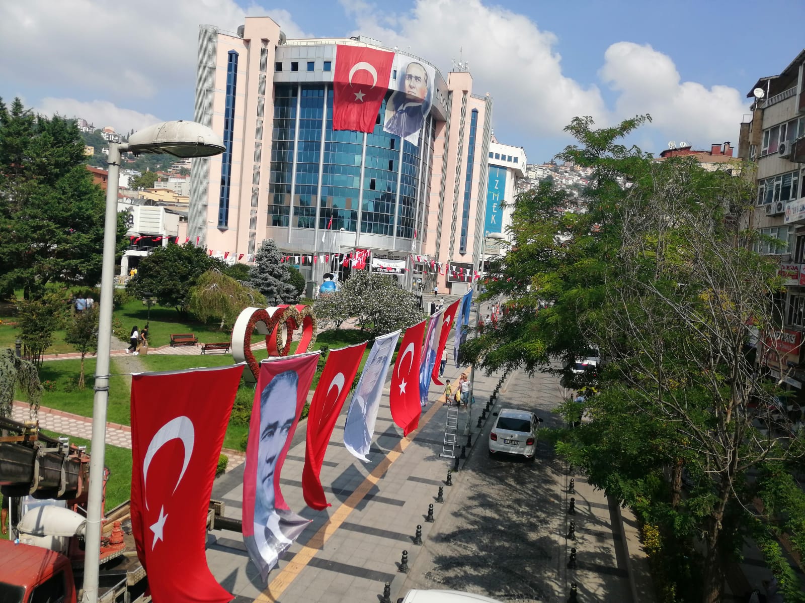 İzmit Türk Bayraklarıyla Giydirildi