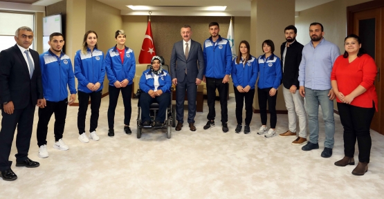 Başkan Büyükakın, Kağıtspor’un Şampiyon Sporcularını Ağırladı