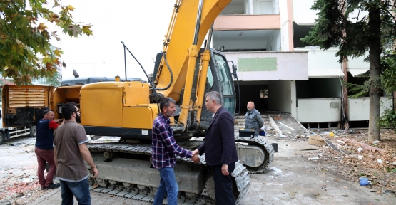 Gölcük Yeni Sağlık Kompleksi İçin Yıkım Başladı