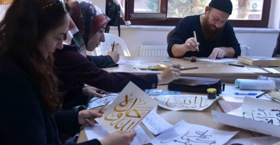 Geleneksel Türk Süsleme Sanatları Öğreniyorlar