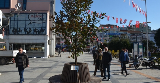 İzmit Belediye Meydanının Çehresi Değişti