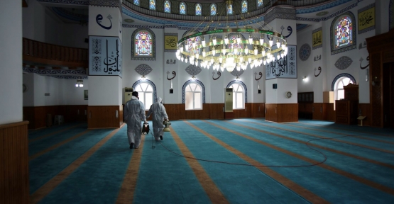 BÜYÜKŞEHİR CAMİLERİ DEZENFEKTE EDİYOR