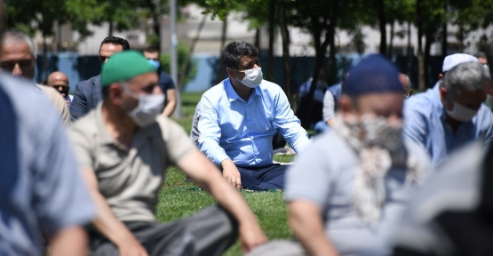 Kartepe’de Cuma Namazı Kılındı