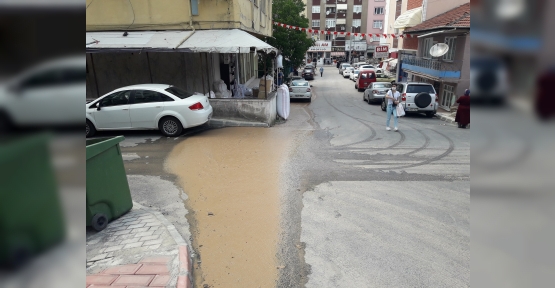 Caddeyi Su Bastı