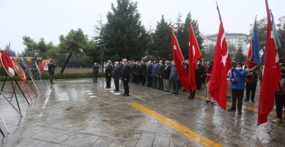 Derince’de Atatürk Saygı ile Anıldı