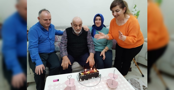 İsrafil Dede, 89. Yaşını Pasta İle Kutladılar