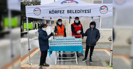 Körfezlilere Kandil Simidi İkram Edildi