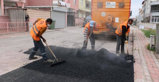 Bir Günde 60 Noktaya 71 Bin Ton Asfalt