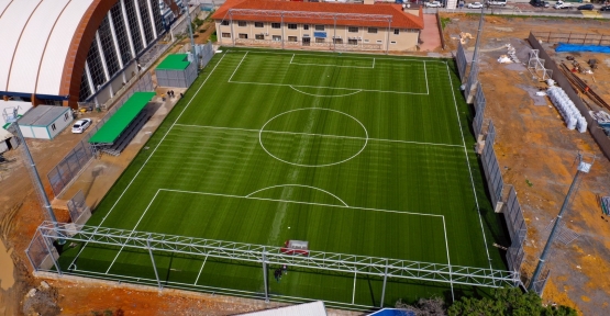 Gebze Futbol Sahasının Halısı Serildi