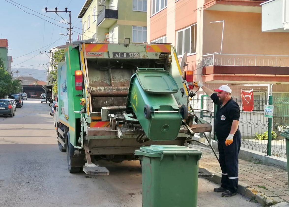 Çöp Konteynırları Dezenfekte Ediliyor