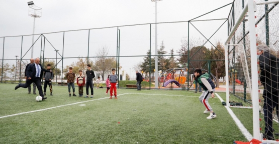 Cevher Dudayev Parkı’nda İlk Penaltı Başkan Söğüt’ten