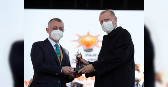 Erdoğan'dan, Büyükakın’a Gençlik Hizmetleri Ödülü