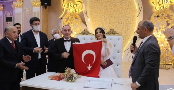 Gazeteci Ali Çınar 25 Şahitli Düğünle Evlendi