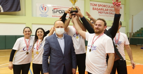 Öğretmenlerde Şampiyon Yenikent Anadolu