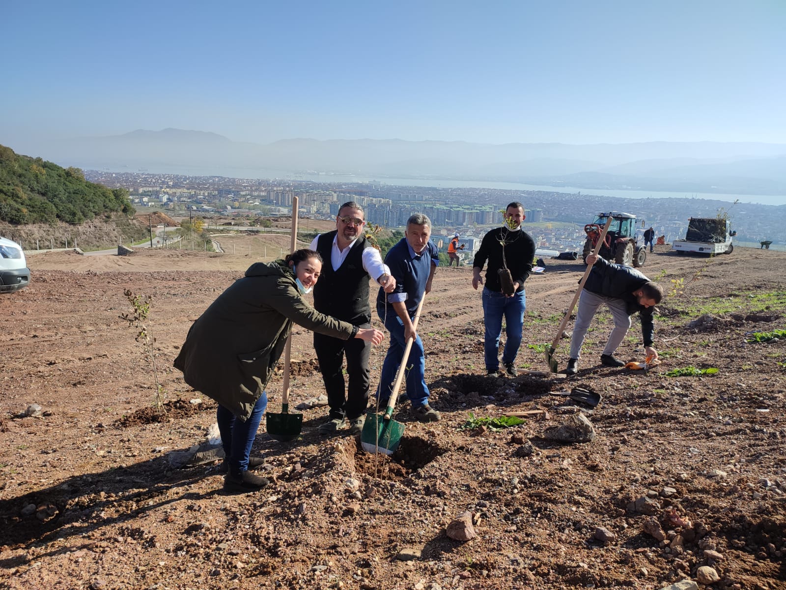 Temizlik İşleri Personeli 400 Fidan Dikti