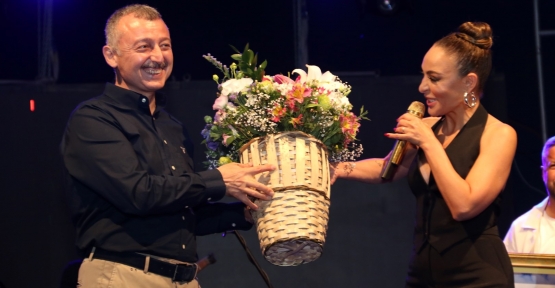    Büyükşehir’in Yaz Konserinde Ziynet Sali, Karamürsel’in Kurtuluş Gününe Coşku Kattı