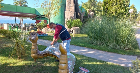 Derince’de Yeşil Alan ve Parklarda Bakım Çalışmaları