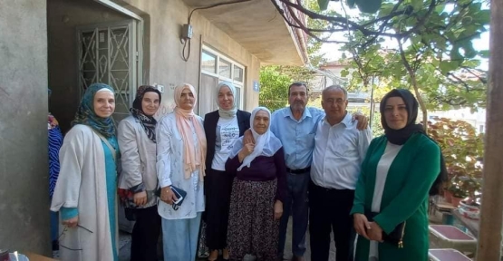AK Partili Kadınlar Yaşlılara Konuk Oldu