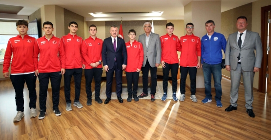 Başkan Büyükakın, ‘’Gençlerimizi Desteklemeye Devam Edeceğiz’’