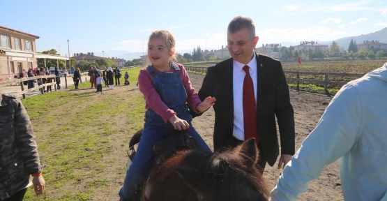 Gölcük'te Özel Çocuklar Ata Binme Heyecanı Yaşadılar