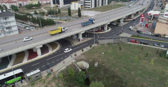 Gölcük Yüzbaşılar Köprülü Kavşağı Yan Yollarında Yol Çizgileri Çekildi