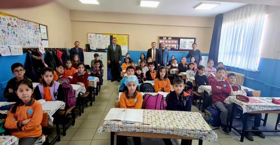 Müdür Kurt, Okul Turuna Çıktı