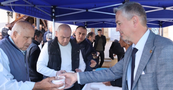 ATATÜRK’ÜN EN SEVDİĞİ YEMEKLER VATANDAŞLARA İKRAM EDİLDİ