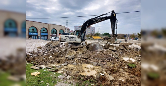 Atık Durumdaki Prefabrik Yapı Yıkıldı