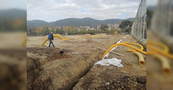 Sentetik Çim Saha İçin Çalışmalar Sürüyor