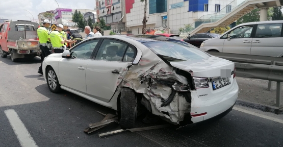 D-100'de Arıza Yapan Otomobile Vinç Çarptı