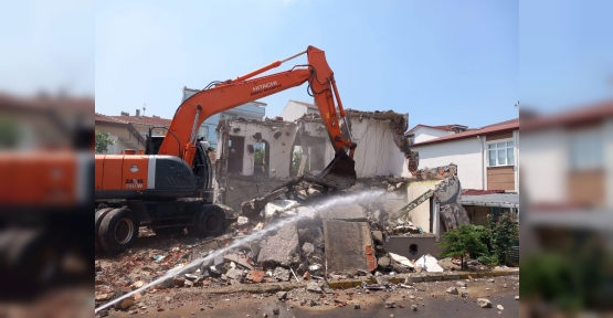 Vatandaşın Güvenliği İçin Metruk Binalar Yıkılıyor