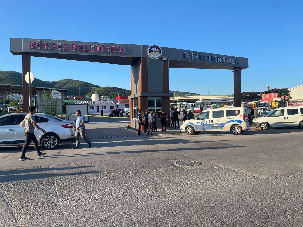 KÖRFEZ BELEDİYESİ TEKNİK HİZMETLER’DE SİLAHLI KAVGA:   2 ÖLÜ