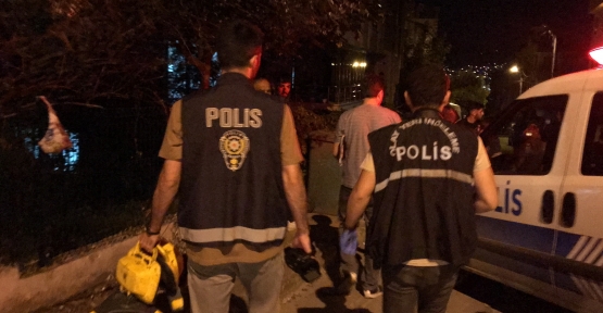 Körfez‘de Tartıştığı Husumetlisinin Evini Kurşunlayan Şahıs Tutuklandı
