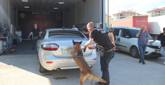 TEM'DE POLİSİ PEŞİNE TAKAN OTOMOBİLLERDEN 119 KİLO UYUŞTURUCU ÇIKTI