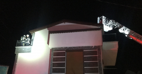 Villanın Çatısında Çıkan Yangın Korkuttu