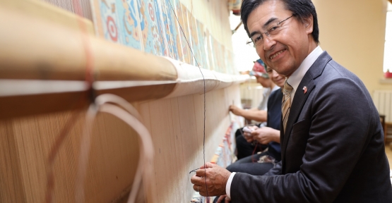 Japon Başkonsolos Hereke Halısı Dokudu