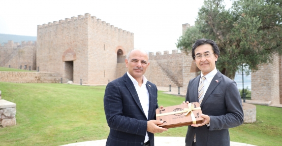 Japon Başkonsolos Hereke Kalesi’ne Hayran Kaldı; “Hereke Kalesi Mutlaka Görülmeli”