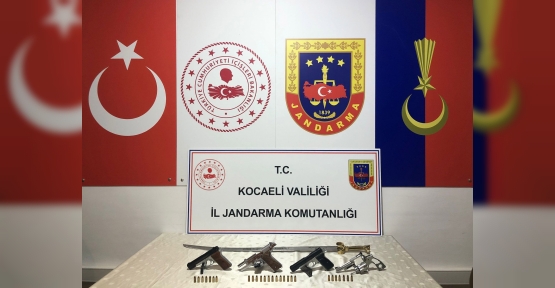Operasyon Yapılan Evden Kılıç Çıktı