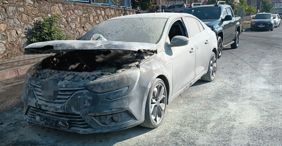 SEYİR HALİNDE OTOMOBİL ALEV ALEV YANDI