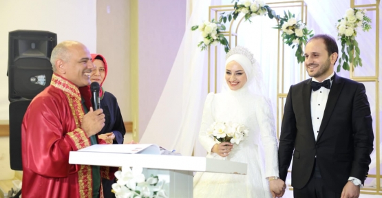 Yunus ve Ayşe Nur Çok Mutlu