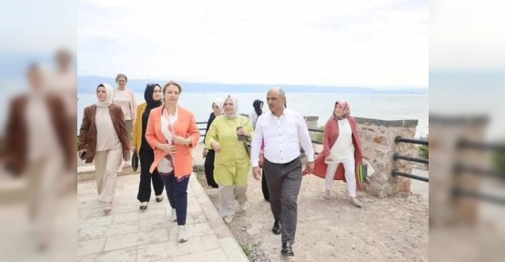 AK Partili Yasemin Özdemir  Hereke Kalesi’ne Hayran Kaldı