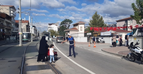 Büyükşehir Zabıtası Okul Önlerinde, Çocuklar Güvende