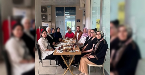 Çaylar Esnaftan, Simitler  İse AK Partili Kadınlardan