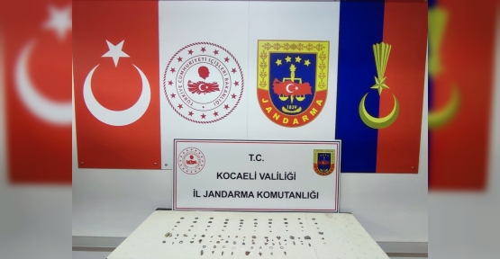 DURDURULAN ŞAHSIN ÜSTÜNDE 101 TARİHİ ESER ELE GEÇİRİLDİ