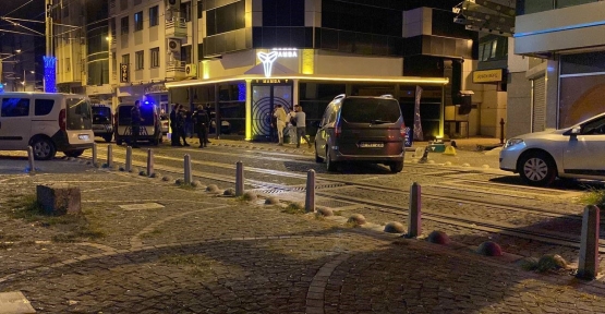 EĞLENCE MEKANINDA SİLAHLI KAVGA : 2 YARALI
