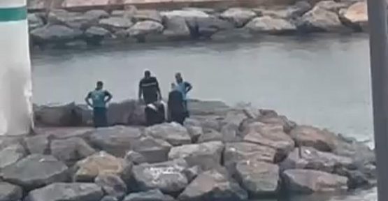 Genç Kadın Kayalıklardan Kayıp Düştü