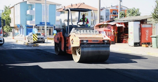 İki Sokağa Bir Günde 640 Ton Asfalt