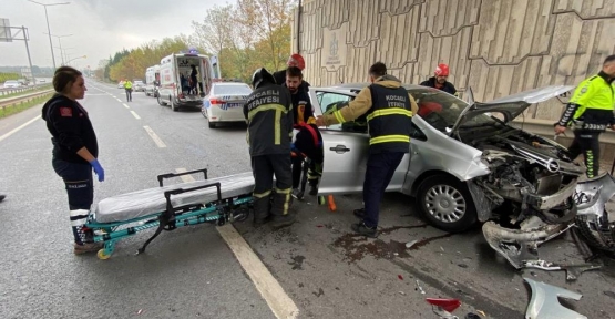 HURDAYA DÖNEN OTOMOBİLDE SIKIŞANLARIN İMDADINA İTFAİYE YETİŞTİ