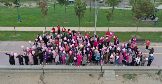 Kadınlardan Pembe Balonlarla Farkındalık Yürüyüşü
